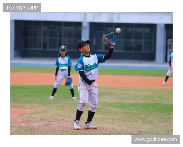 球速创新突破引领棒球运动新风潮，专业选手展现超凡球速引发热议